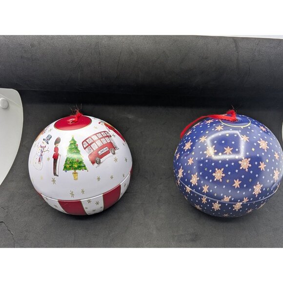 Set of 2 Ornaments Milly Green Tin Spherical Christmas Star stripes Santa READ - Picture 6 of 16